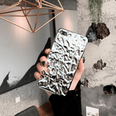 Funda para iPhone con acabado plateado fundido metálico